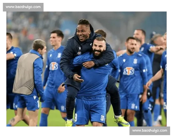 辛伯德vs巅峰对决解析战术博弈与赛场关键走向胜负天平与历史意义